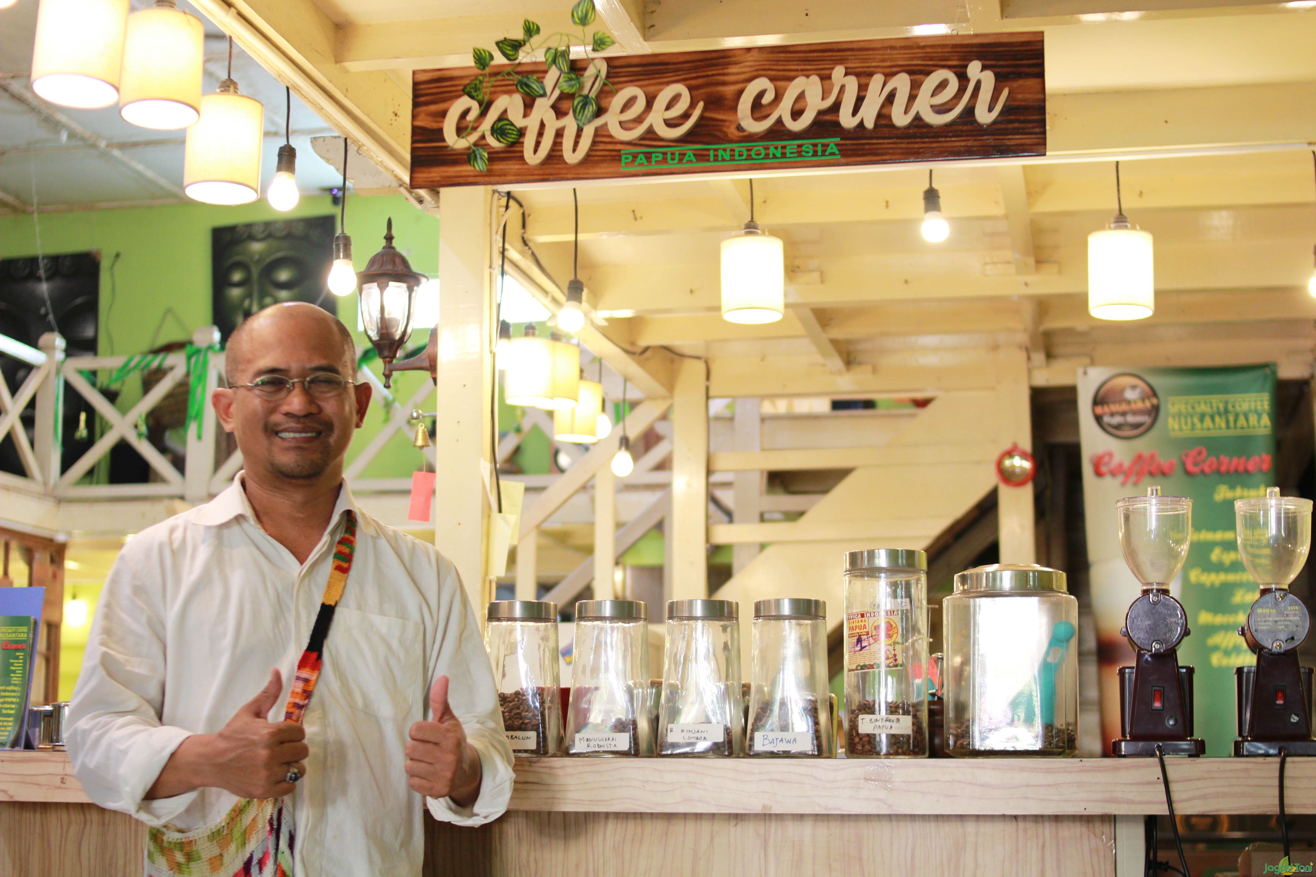Marhaendro owner kopi bintang papua