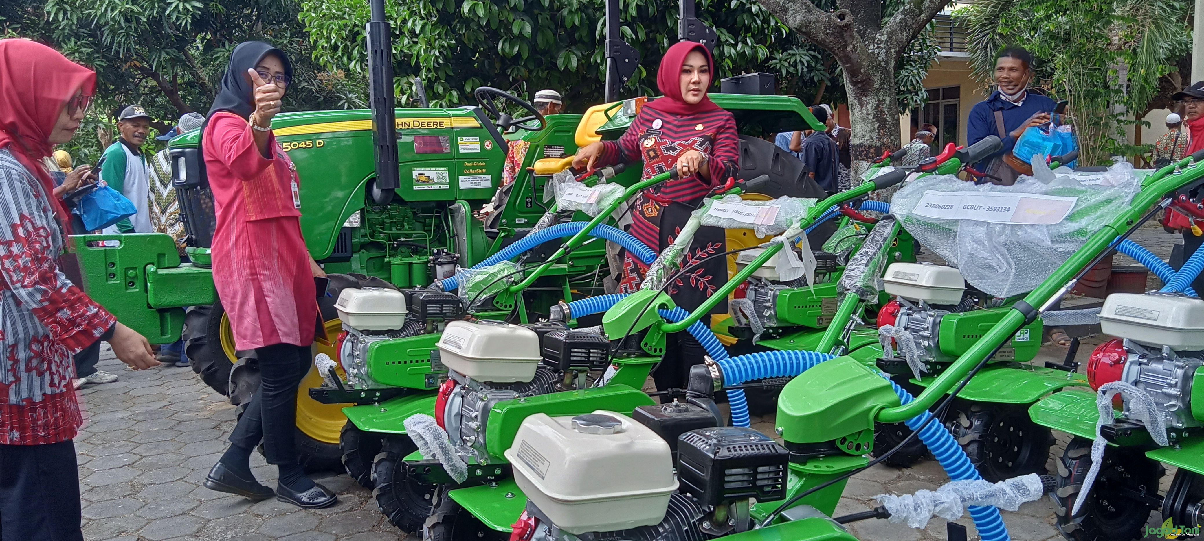 Bantuan alsintan dari pemerintah untuk kelompok tani di Klaten, Jawa Tengah
