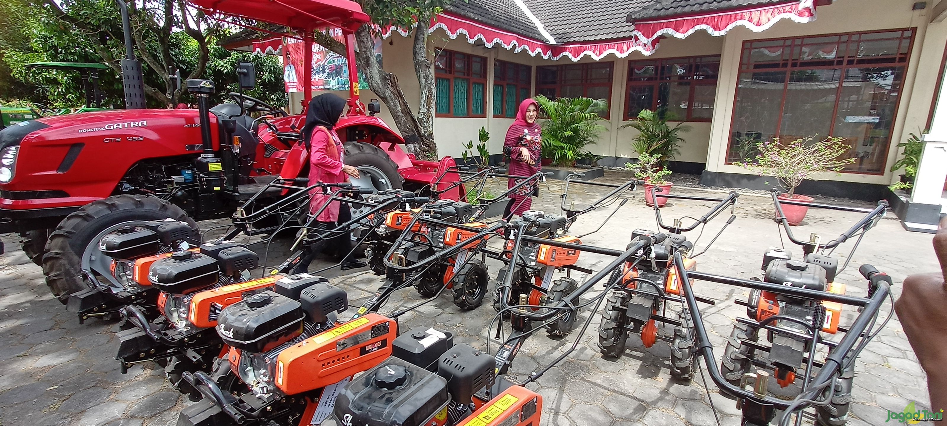 Bantuan alsintan dari pemerintah untuk kelompok tani di Klaten, Jawa Tengah