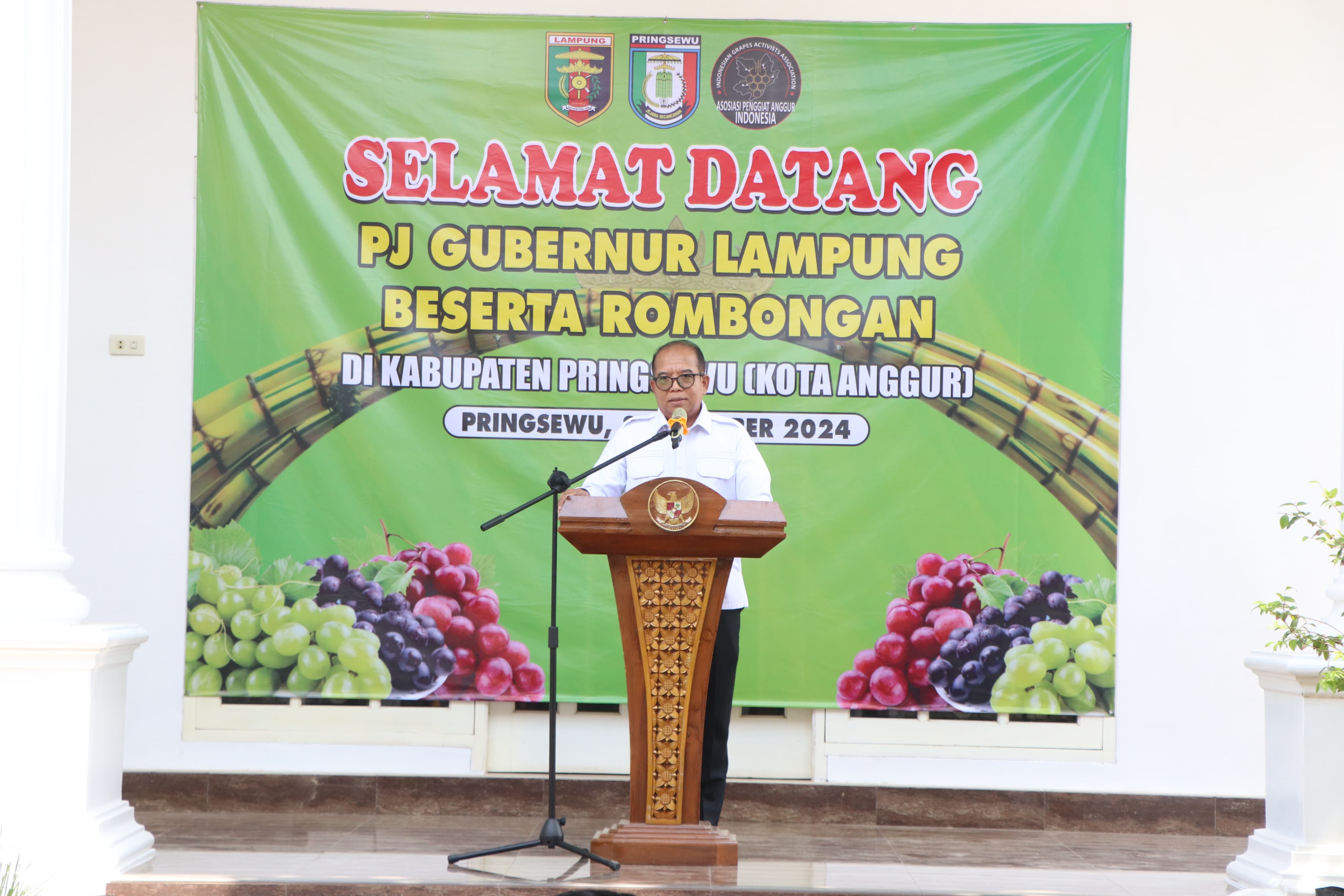 Pj. Gubernur Lampung Silaturahmi dengan ASPAI dan APDESI, Sekaligus Panen Perdana Anggur di Kabupate