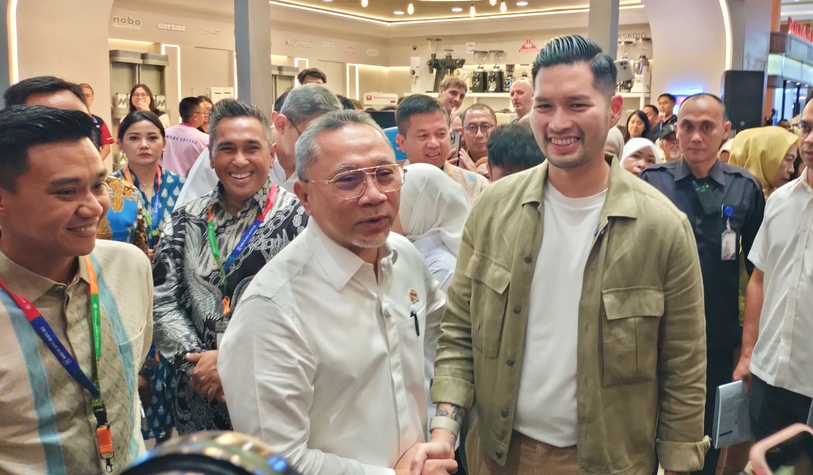 Zulkifli Hasan bersama Mikael Jasin Juara Dunia di World Barista Championship 2024
