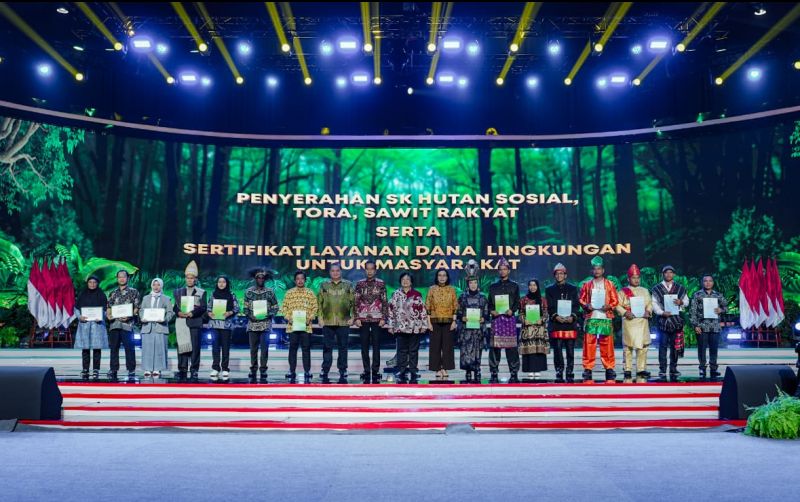 uploads/news/2024/08/presiden-jokowi-serahkan-sk-886690c8b4e7b47.jpg