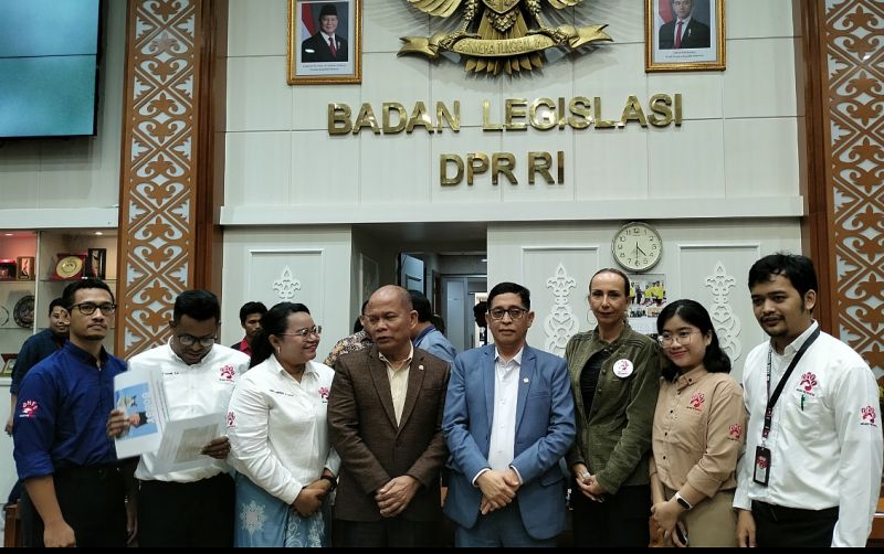 uploads/news/2024/11/dmfi-ajukan-ruu-pelarangan-669480ebe29f5a5.jpg