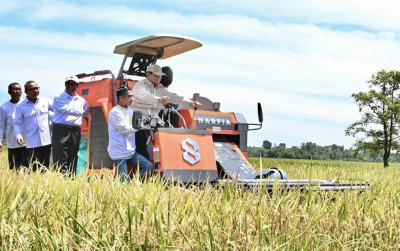 uploads/news/2025/04/prabowo-pimpin-panen-raya-73799f8164f7810_400.png