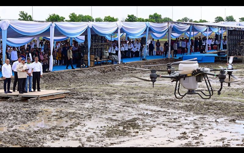 Presiden Prabowo Pimpin Tanam Padi Dengan Drone Pertanian uploads/news/2025/04/presiden-prabowo-pimpin-tanam-441926d81dfac43.png