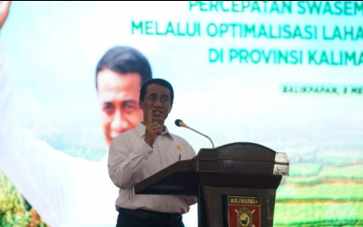 uploads/news/2025/05/mentan-amran-bidik-kaltim-229288a1e0ffbf0_400.jpeg