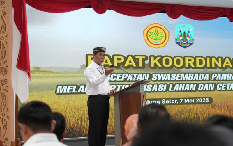 Mentan Amran Targetkan Kaltara Dapat Mandiri Pangan uploads/news/2025/05/mentan-amran-targetkan-kaltara-549438cead2b53b.jpeg