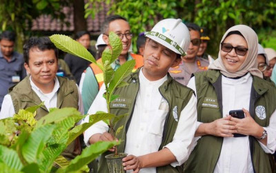 uploads/news/2025/06/menhut-pastikan-pembangunan-dan-92758765017011e_400.jpg