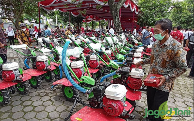uploads/news/2025/06/pemerintah-tegaskan-menjual-bantuan-816076a1080123f_400.jpg