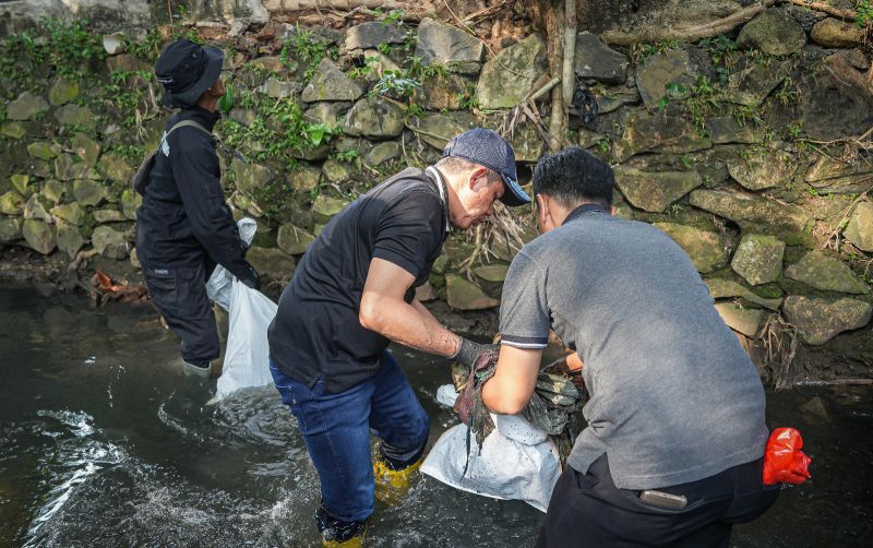uploads/news/2025/10/bersihkan-sungai-sebagai-bentuk-77751b8d5612f7c.jpg
