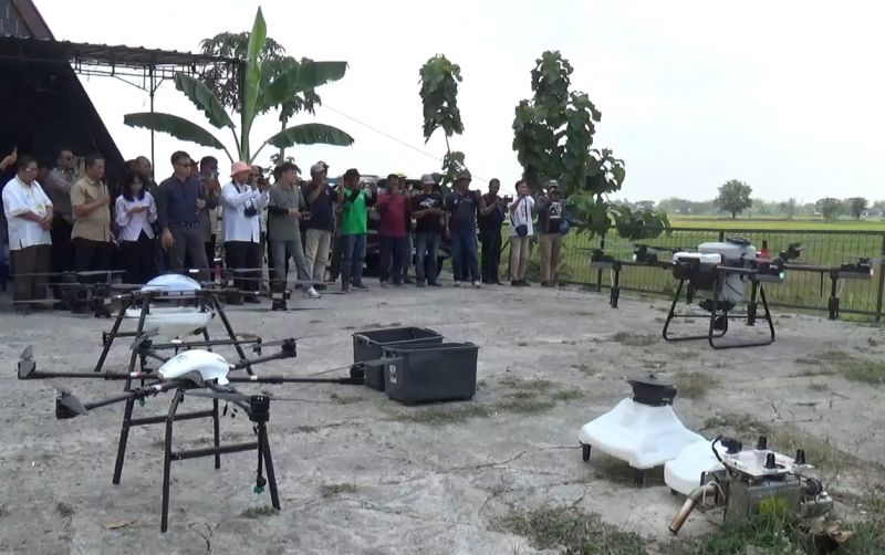 uploads/news/2025/10/kenalkan-drone-pertanian-untuk-85429e5a72d58d7.jpg