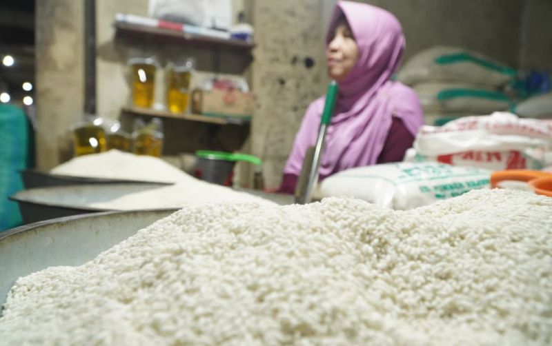 uploads/news/2025/12/harga-beras-turun-deflasi-32089c895613128.jpeg