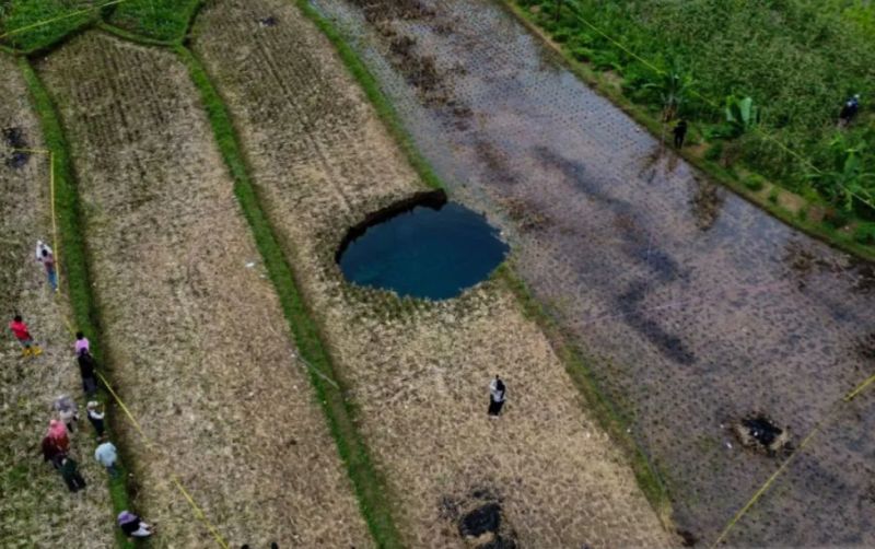 uploads/news/2026/01/fenomena-sinkhole-di-sawah--7349930b56d445f.png