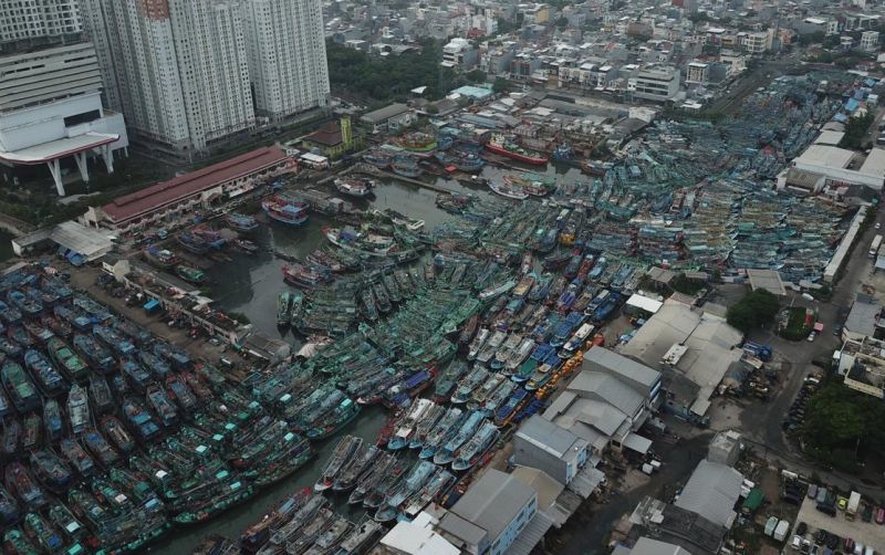 uploads/news/2026/01/overkapasitas-pelabuhan-izin-kapal-4165890e48aefc4.jpg
