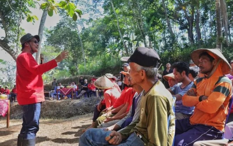 uploads/news/2026/07/sumanto-ajak-warga-paseban-621601a5996290a.jpeg