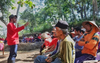 uploads/news/2026/07/sumanto-ajak-warga-paseban-621601a5996290a_400.jpeg