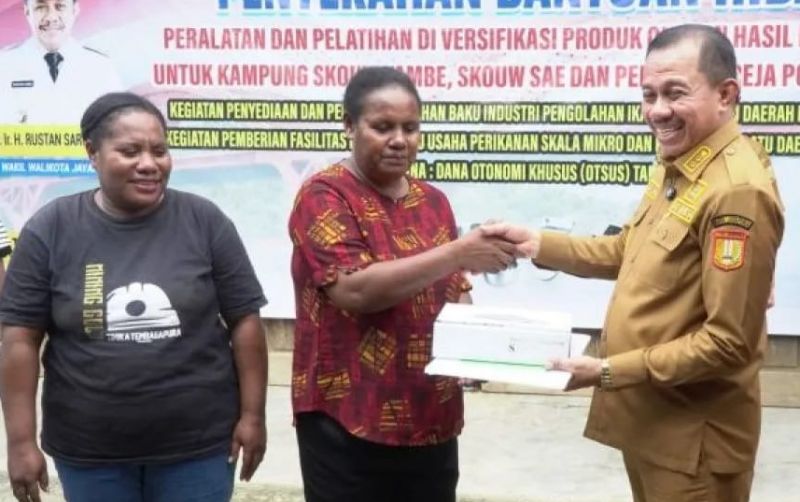 uploads/news/2026/08/warga-distrik-muara-tami--7786234c4e9aba8.jpg