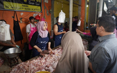 uploads/news/2026/09/pantauan-harga-daging-sembako-di-4134239663bea20_400.jpg