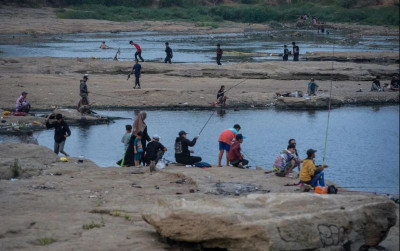 uploads/news/2026/09/sungai-cisadane-surut-warga-63089c6637fd9b1_400.jpg