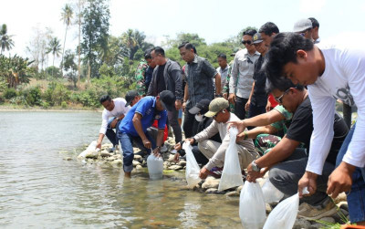 uploads/news/2026/10/pesta-panen-mallemmang-sungai-744956a89bf1248_400.jpg